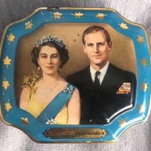 Queen Elizabeth II, Prince Phillip, Opening of St Lawrence Seaway,  Souvenir Tin